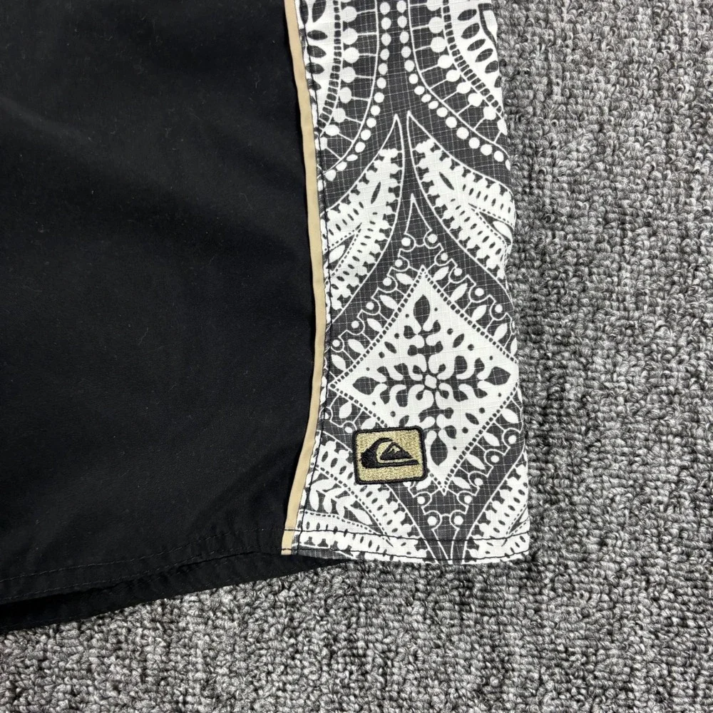 Y2K Baggy Paisley Quiksilver Surf Board Shorts Black Hawaiian Print Large